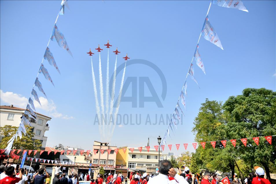 پرواز نمایشی ستارگان ترک در جشنواره تکنوفست غازیعنتپ