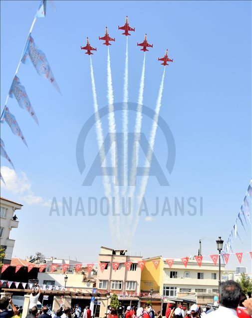 پرواز نمایشی ستارگان ترک در جشنواره تکنوفست غازیعنتپ