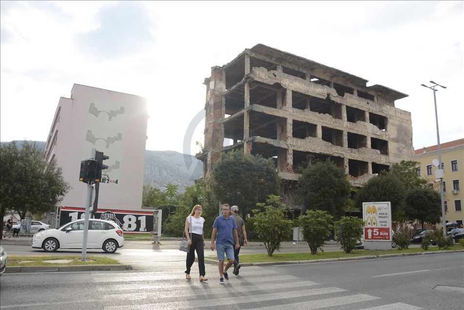 Četvrt stoljeća mostarske ruševine čekaju na obnovu: U užoj jezgri na 20 objekata upozorenja od obrušavanja