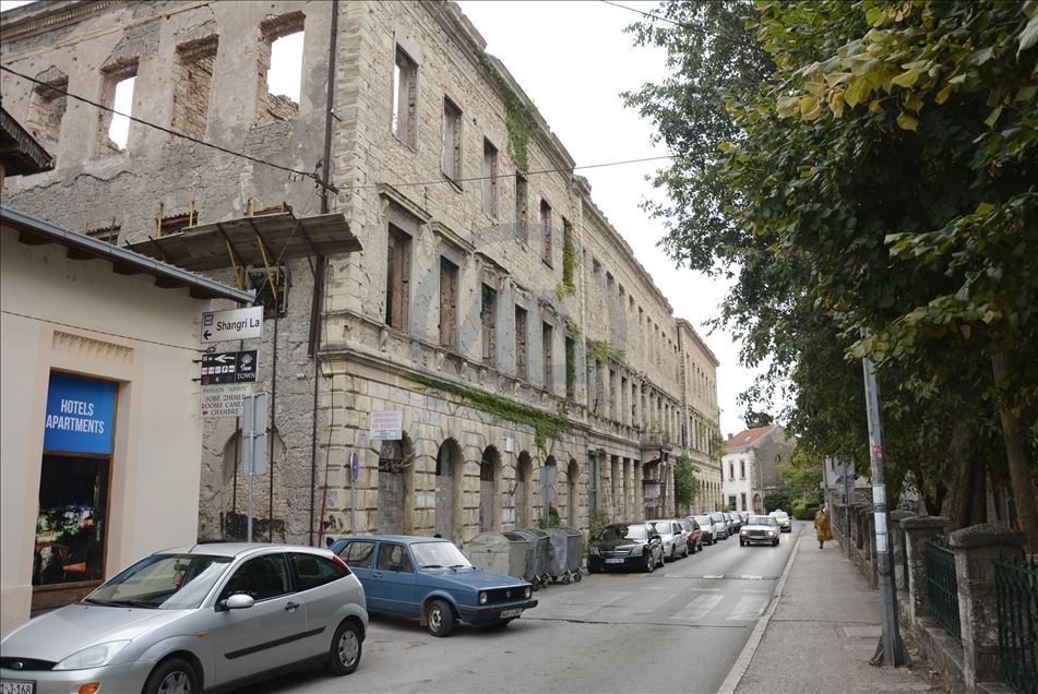 Četvrt stoljeća mostarske ruševine čekaju na obnovu: U užoj jezgri na 20 objekata upozorenja od obrušavanja