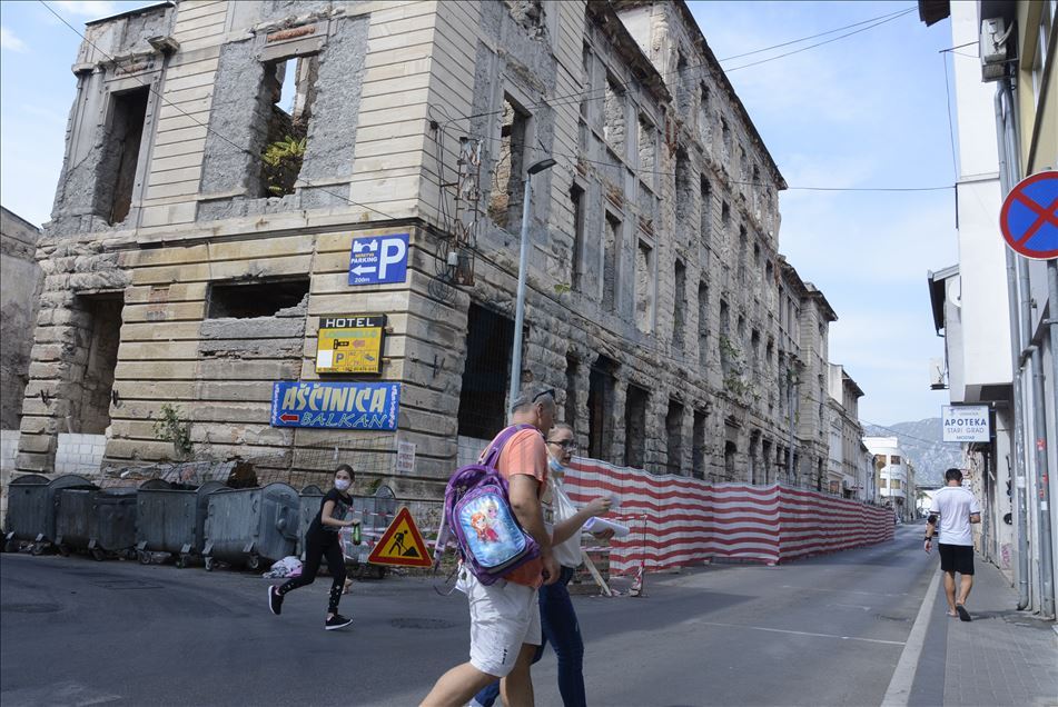 Četvrt stoljeća mostarske ruševine čekaju na obnovu: U užoj jezgri na 20 objekata upozorenja od obrušavanja