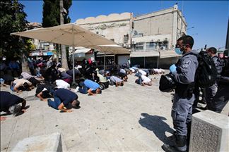 Oración del viernes en medio de la pandemia en Jerusalén