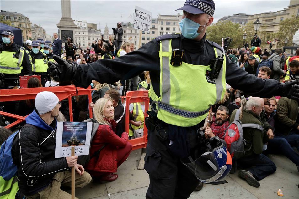 Disturbios durante marcha contra el confinamiento en Londres