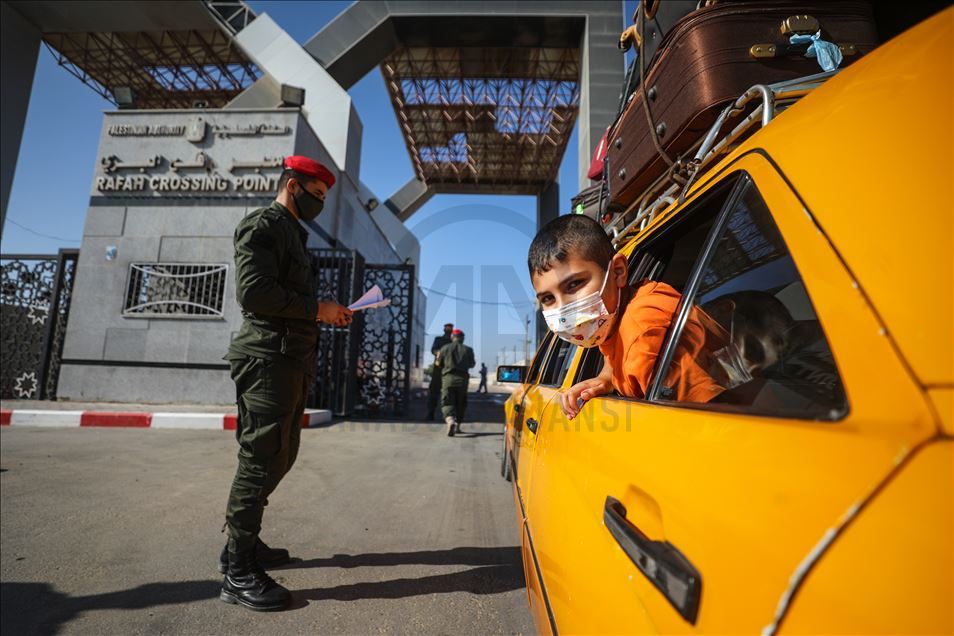 Gazze ile Mısır arasındaki Refah Sınır Kapısı çift yönlü açıldı
