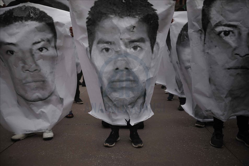 Así fue la marcha por el sexto aniversario de la desaparición de los 43 estudiantes en México