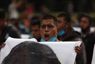 Así fue la marcha por el sexto aniversario de la desaparición de los 43 estudiantes en México