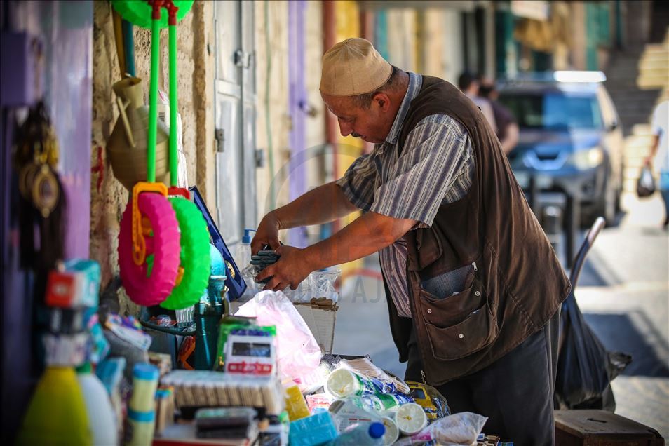 مع اندلاع موجة ثانية من فيروس كوفيد