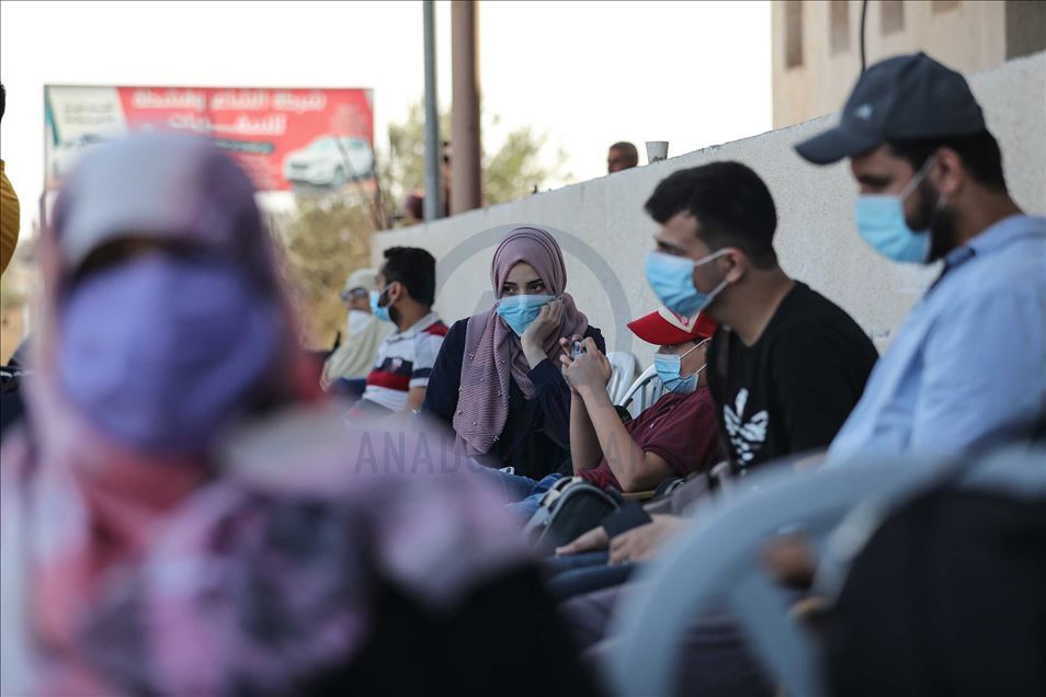 استأنفت السلطات المصرية، الاثنين،