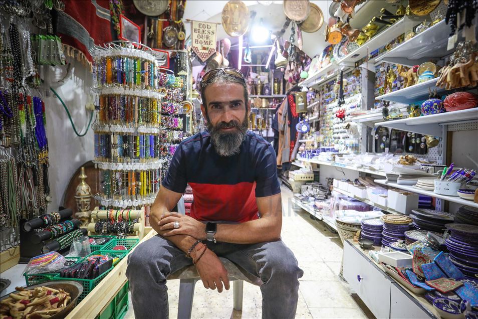 مع اندلاع موجة ثانية من فيروس كوفيد