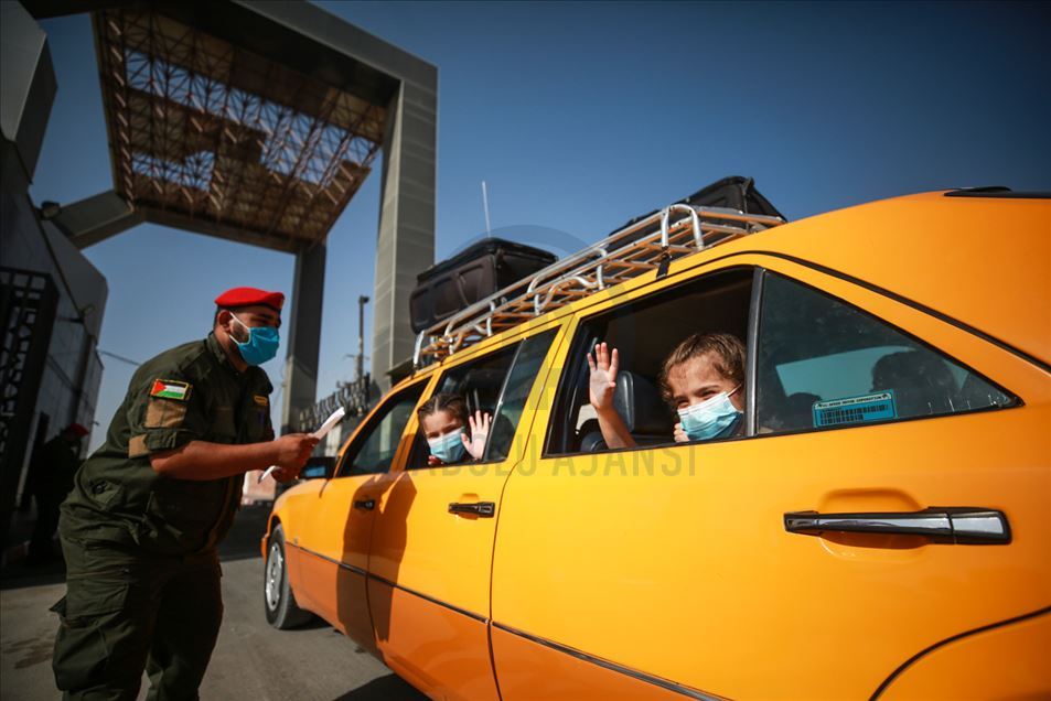 Continúa el paso fronterizo de Rafah entre Gaza y Egipto
