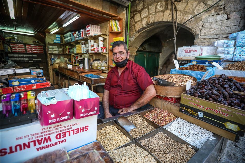 مع اندلاع موجة ثانية من فيروس كوفيد