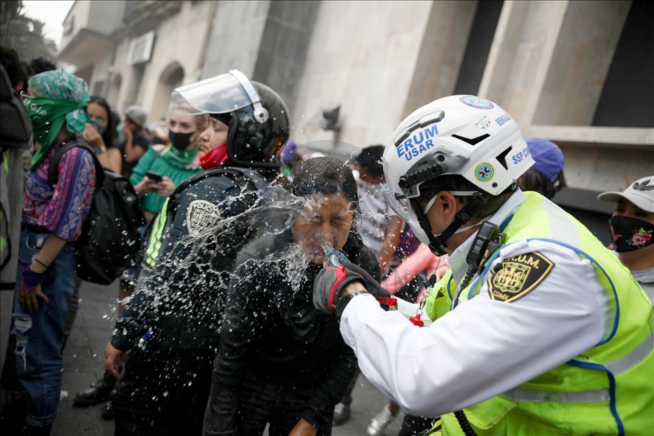 Meksika'da protestocular güvenlik güçleriyle çatıştı