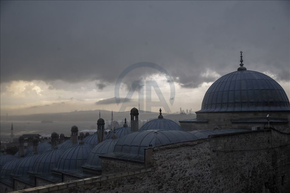 Heavy rain hits in Istanbul