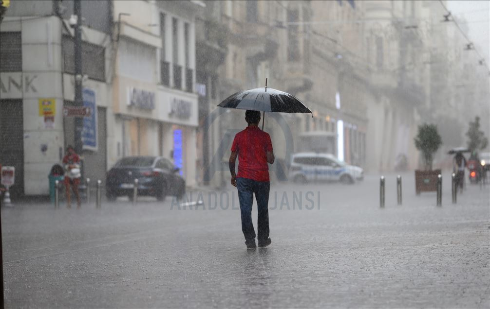 Heavy rain hits in Istanbul