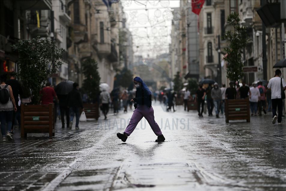 Heavy rain hits in Istanbul