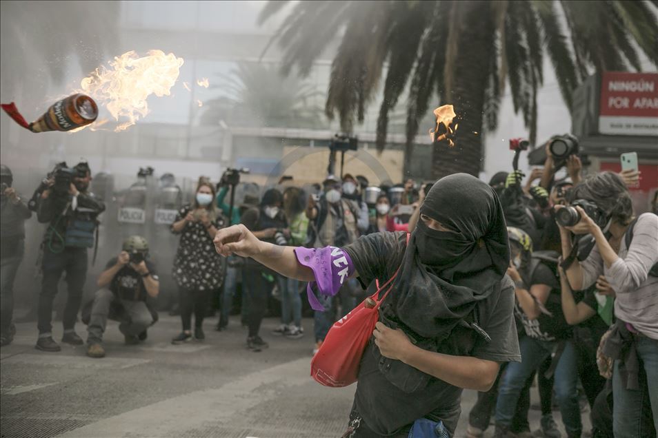 Meksika'da protestocular güvenlik güçleriyle çatıştı