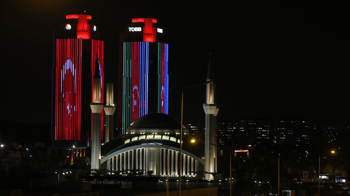 TOBB İkiz Kuleleri  Türk ve Azerbaycan bayrakları ile donatıldı