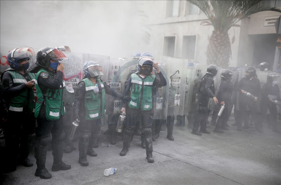 Meksika'da protestocular güvenlik güçleriyle çatıştı