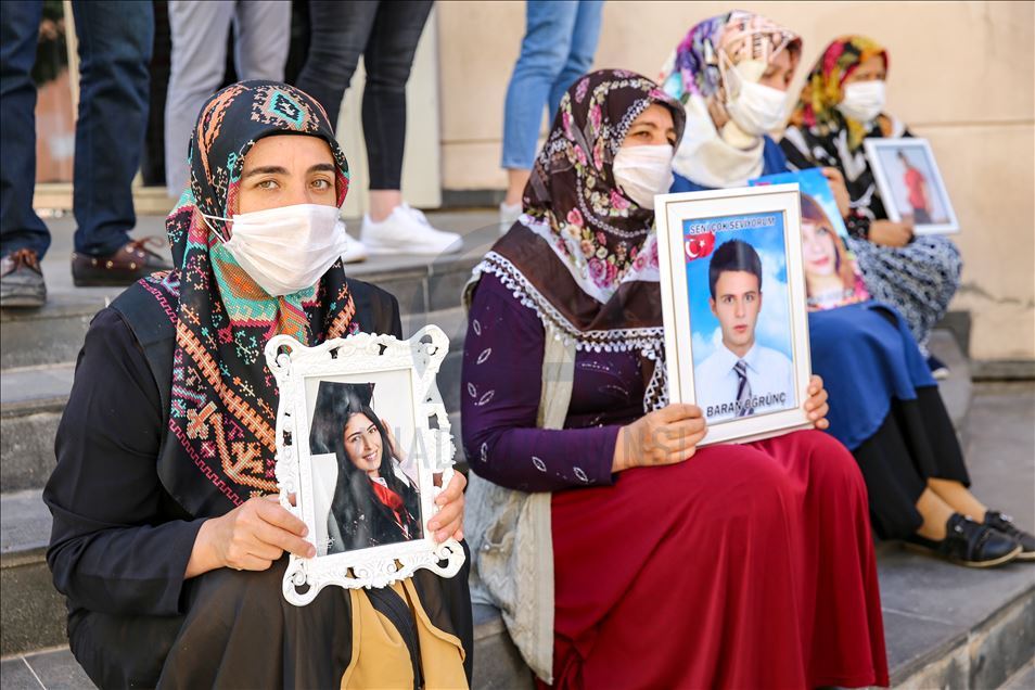 "Diyarbakır anneleri" bir evladın daha ailesine kavuşmasının sevincini yaşıyor