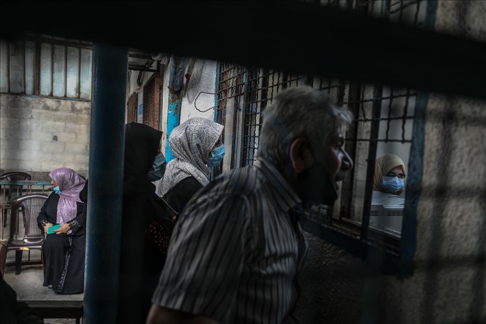 UNRWA, Gazze'de Kovid-19 nedeniyle ara verdiği yardım faaliyetlerini yeniden artırmaya başladı