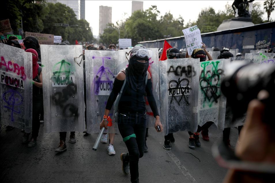Meksika'da protestocular güvenlik güçleriyle çatıştı