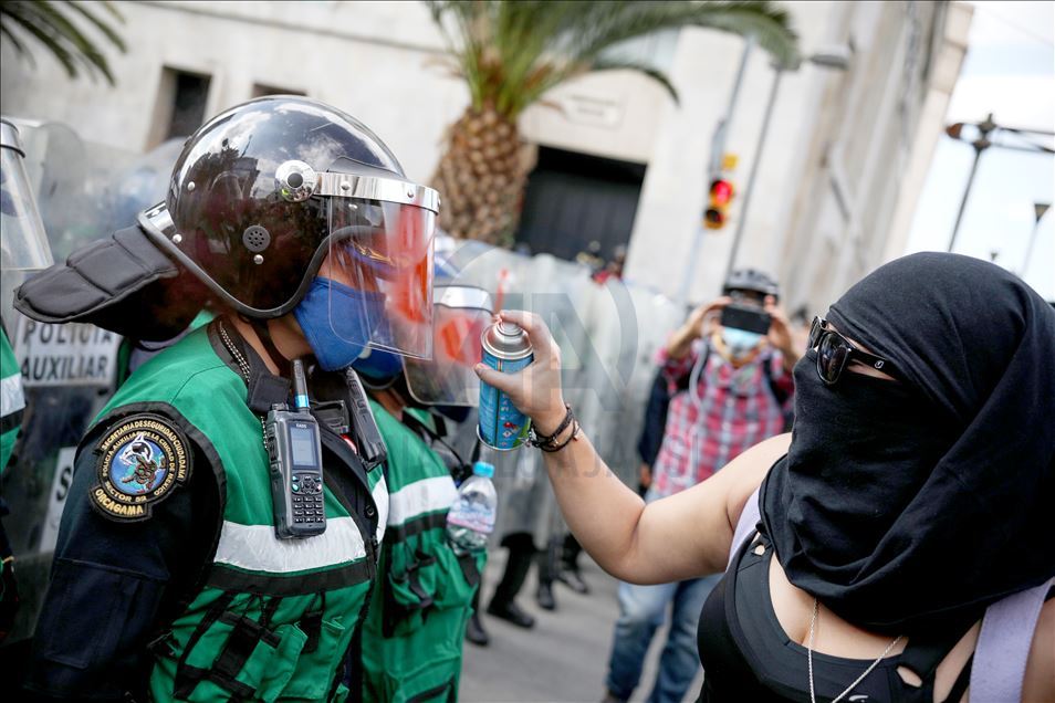 Meksika'da protestocular güvenlik güçleriyle çatıştı