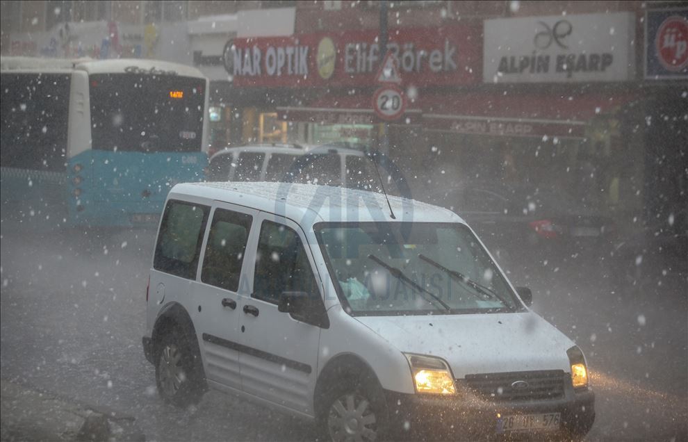 İstanbul'un bazı kesimlerinde sağanak etkili oldu