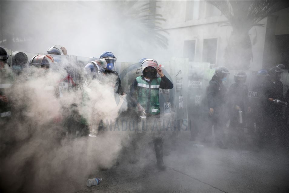 Meksika'da protestocular güvenlik güçleriyle çatıştı