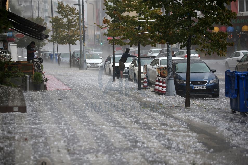 İstanbul'un bazı kesimlerinde sağanak etkili oldu