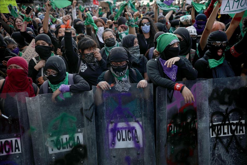 Meksika'da protestocular güvenlik güçleriyle çatıştı