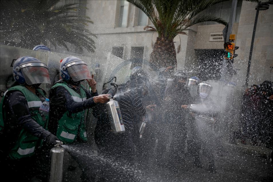 Meksika'da protestocular güvenlik güçleriyle çatıştı