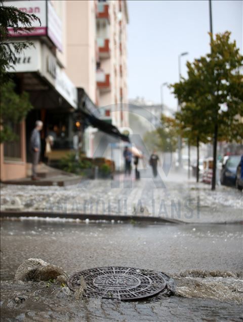İstanbul'un bazı kesimlerinde sağanak etkili oldu