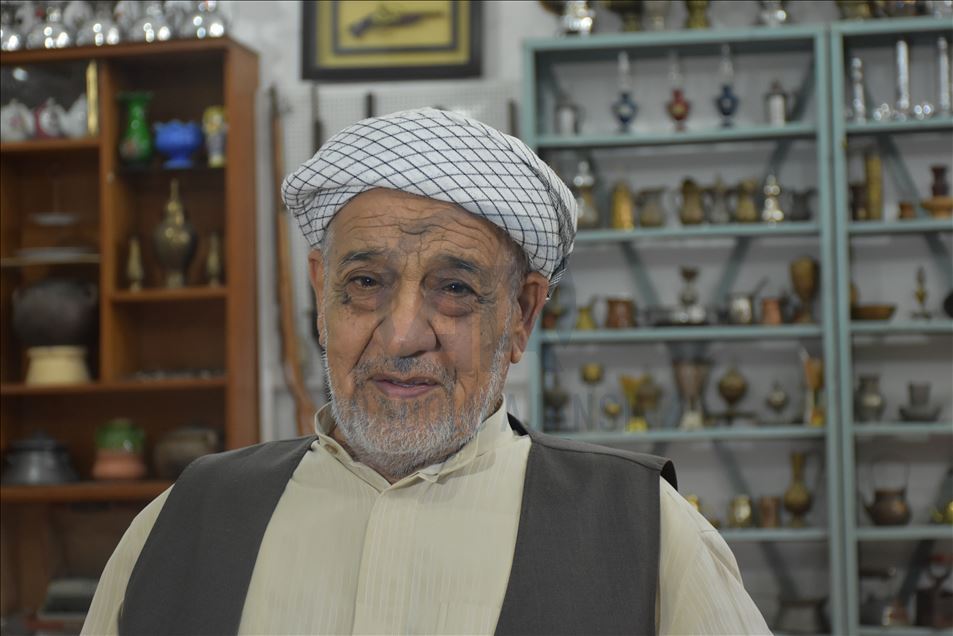 Kerkük'te zaman yolculuğuna 40 yılını adayan antikacı