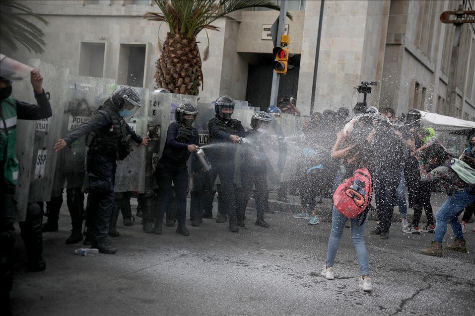 Meksika'da protestocular güvenlik güçleriyle çatıştı