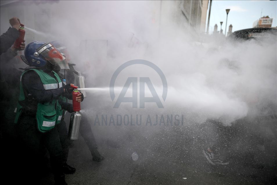 Meksika'da protestocular güvenlik güçleriyle çatıştı