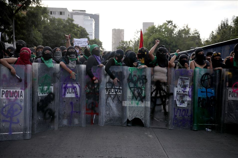 Meksika'da protestocular güvenlik güçleriyle çatıştı