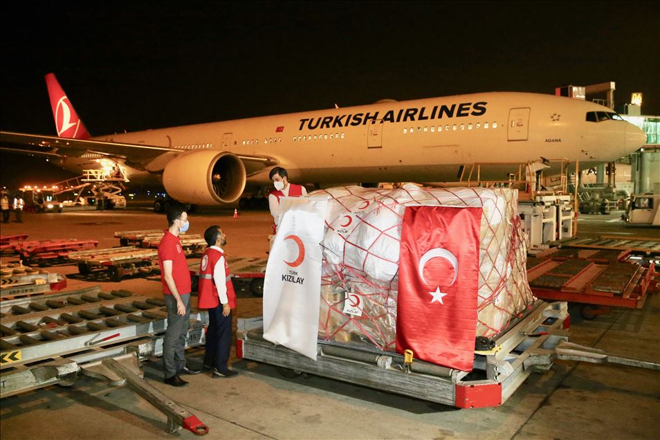 Turkish Red Crescent gives Pakistan mask aid to fight COVID-19