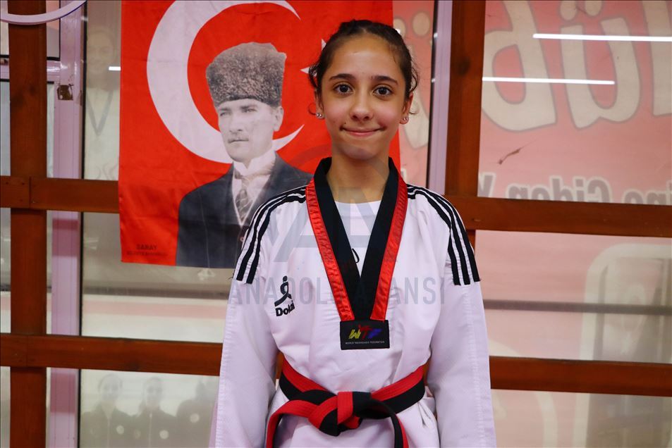 Kız kardeşler broşürde gördükleri ilanla başladıkları tekvandoda milli oldu