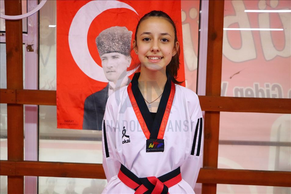 Kız kardeşler broşürde gördükleri ilanla başladıkları tekvandoda milli oldu