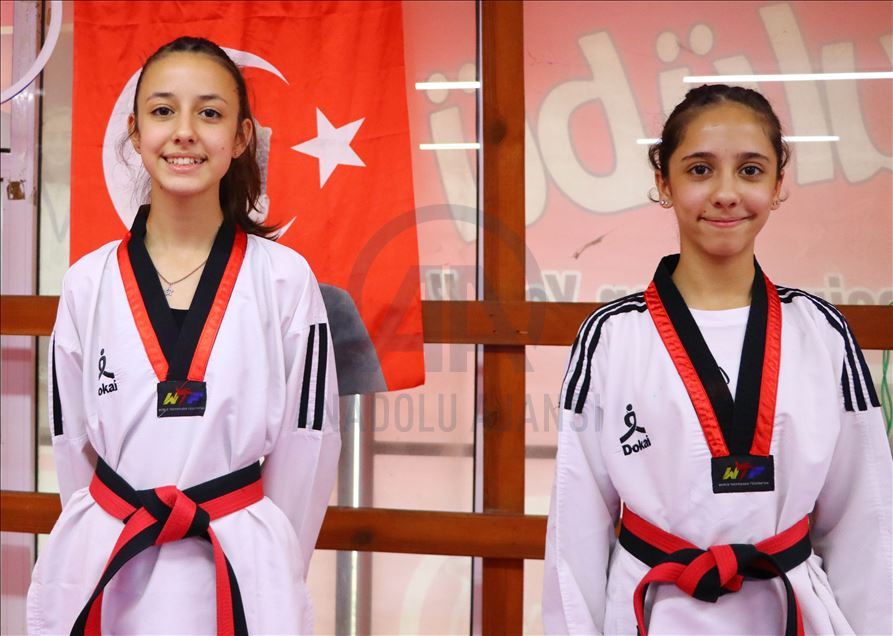 Kız kardeşler broşürde gördükleri ilanla başladıkları tekvandoda milli oldu