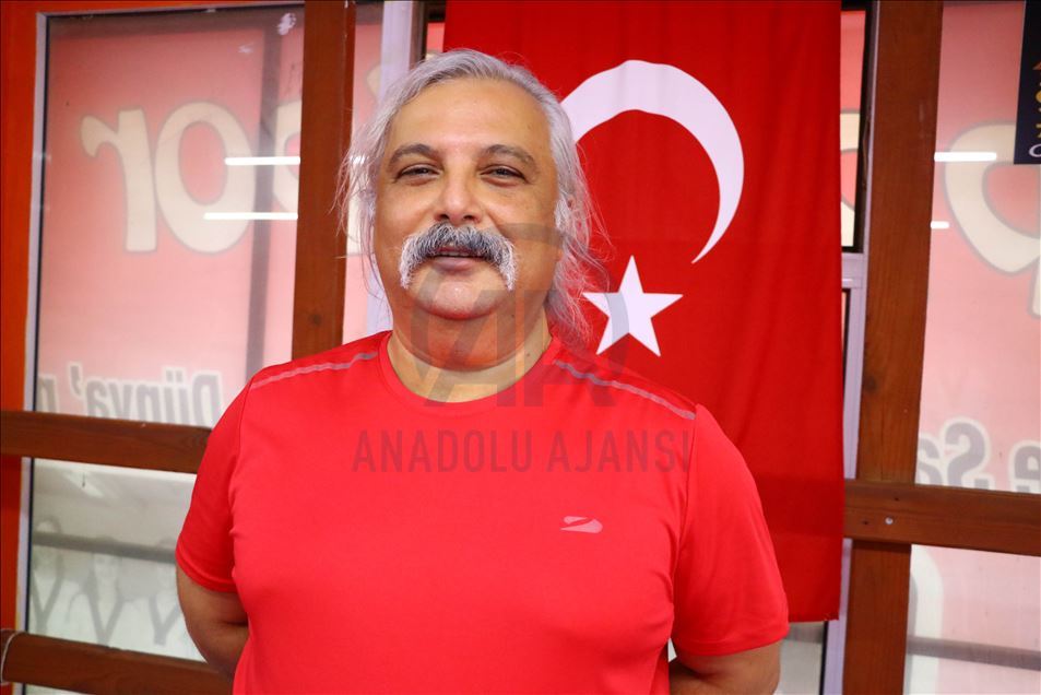 Kız kardeşler broşürde gördükleri ilanla başladıkları tekvandoda milli oldu