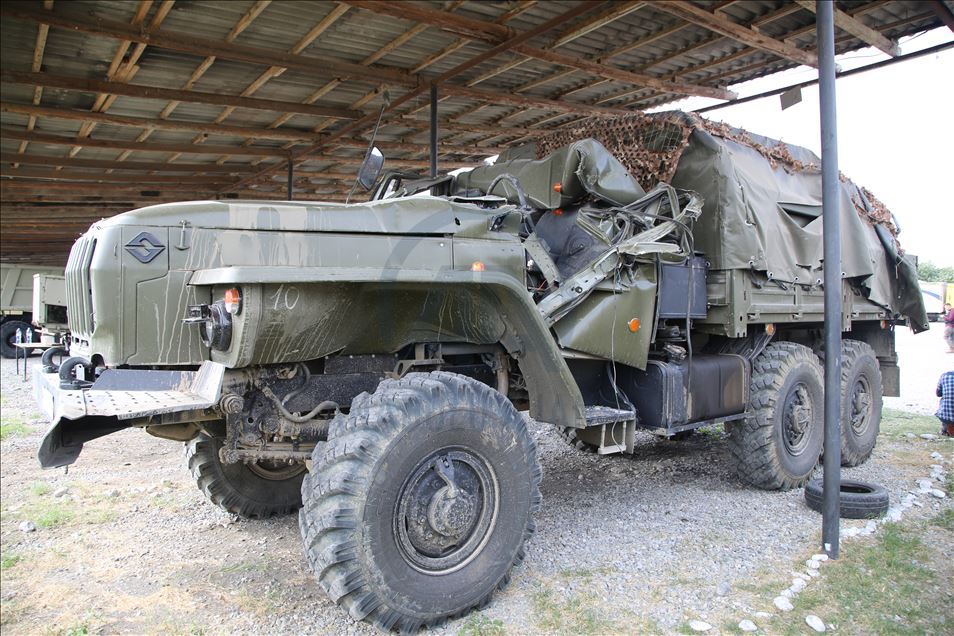 Azerbajxhani konfiskon sasi të mëdha armësh dhe makineri të forcave armene
