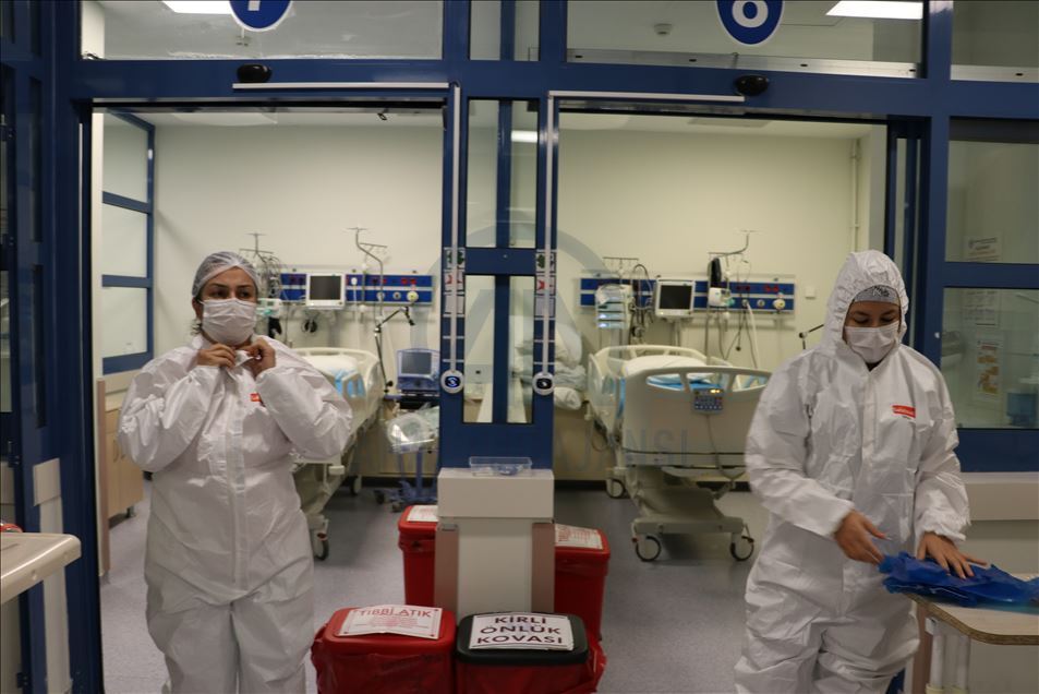 DOKTORLAR KOVİD-19'LA SAVAŞI ANLATIYOR - "Nefes alamama duygusu insanı yaşarken öldürüyor"
