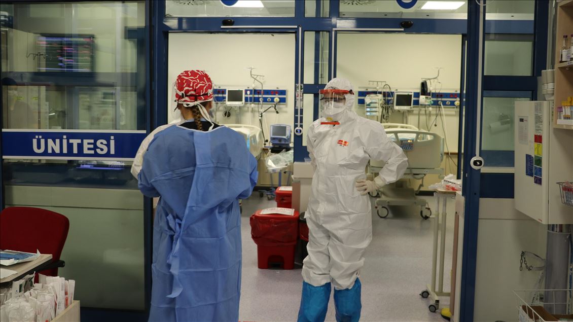 DOKTORLAR KOVİD-19'LA SAVAŞI ANLATIYOR - "Nefes alamama duygusu insanı yaşarken öldürüyor"