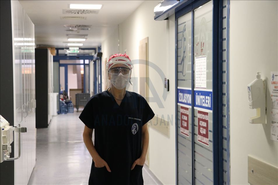 DOKTORLAR KOVİD-19'LA SAVAŞI ANLATIYOR - "Nefes alamama duygusu insanı yaşarken öldürüyor"