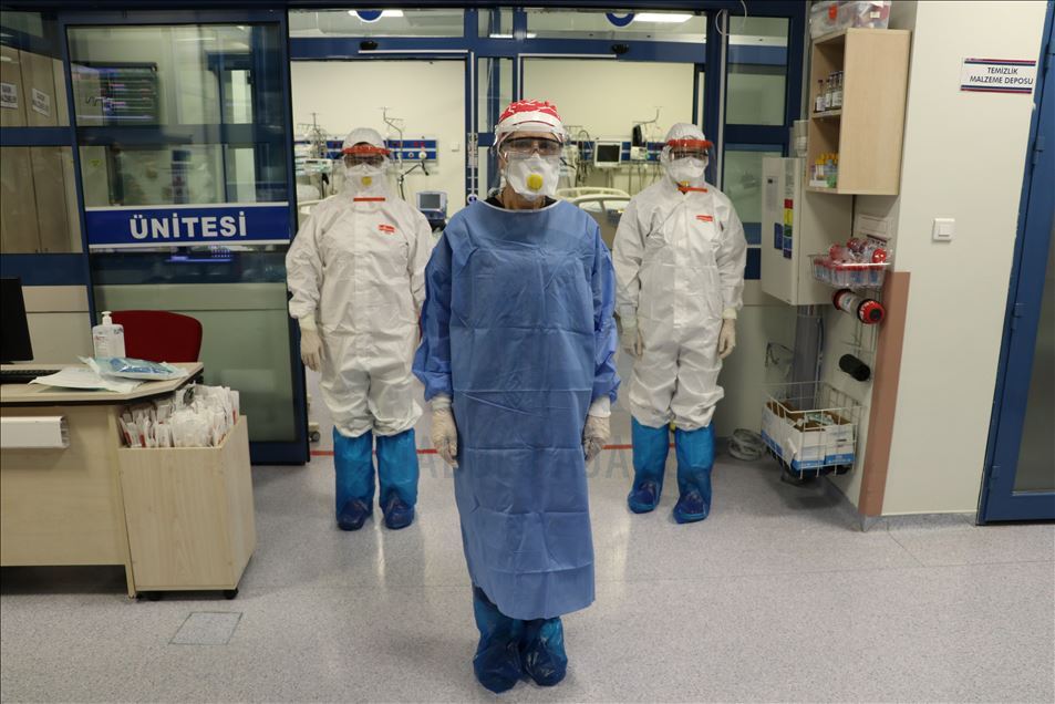DOKTORLAR KOVİD-19'LA SAVAŞI ANLATIYOR - "Nefes alamama duygusu insanı yaşarken öldürüyor"