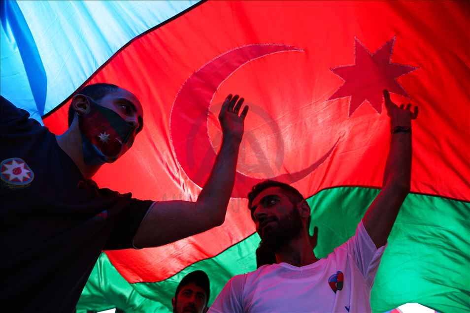 Türkiye'deki Azerbaycanlılar'dan ülkelerine destek