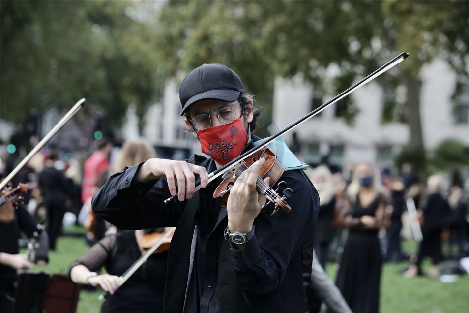 Londër, muzikantët protestë kundër kufizimeve të COVID-19