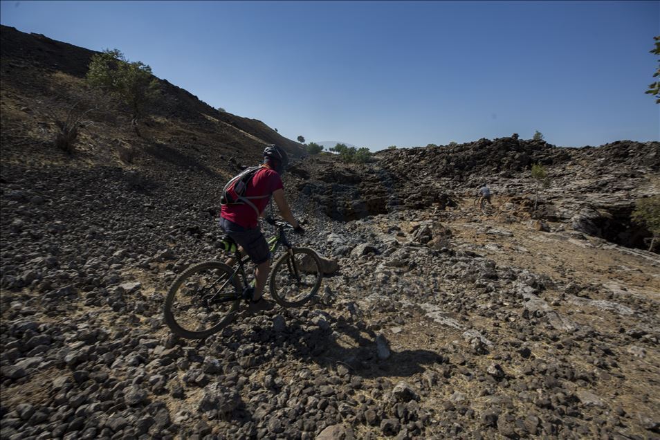 Pesepeda jelajah jalur lava di Diyarbakir