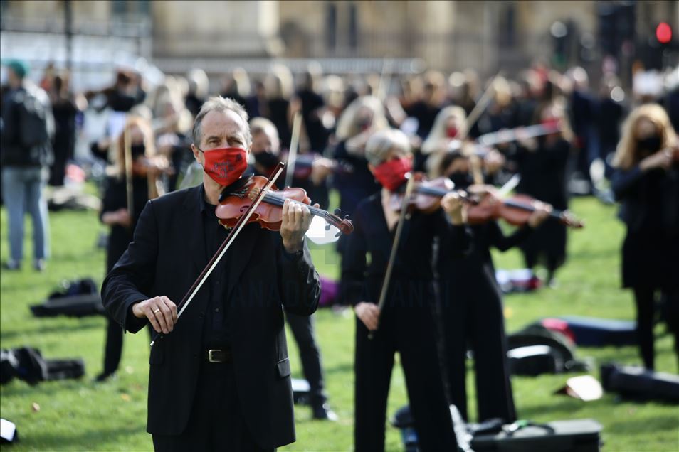 Londër, muzikantët protestë kundër kufizimeve të COVID-19